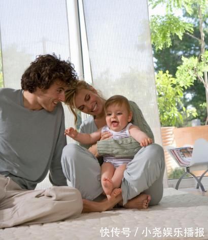 妈妈|3个女儿从小和爸爸睡,妈妈偶然拍下一组照片,决定马上分床睡