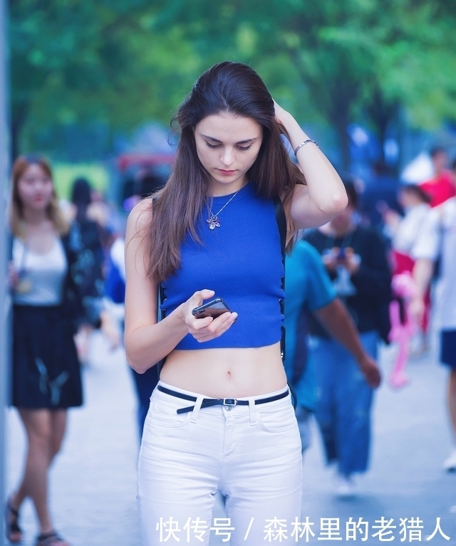 无限|街拍:风光无限的紧身裤之一