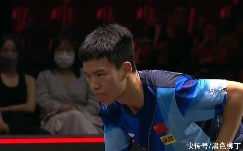 青春对决，张本智和3-2再胜国乒球员！赛后挥拳怒吼庆祝真野蛮