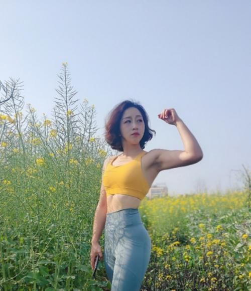 牛仔裤|“鼓鱼泡”的紧身牛仔裤,菜花女神的练功风姿,网友太美了