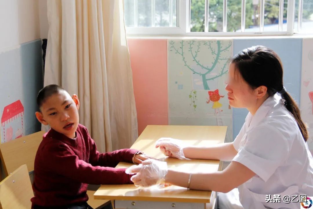 康复治疗|老人娶比他小16岁的妻子，老来得子，结果悲剧伴随他后半生