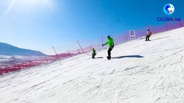 王茜熙|萌翻全场 三岁滑雪小达人来啦