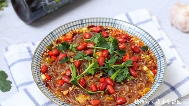 教你自己在家就能制作酸辣粉,吃起来很过瘾