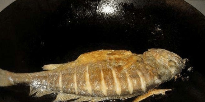 煎任何鱼,不要直接下锅,牢记这2步,鱼不粘锅不破皮,香嫩入味