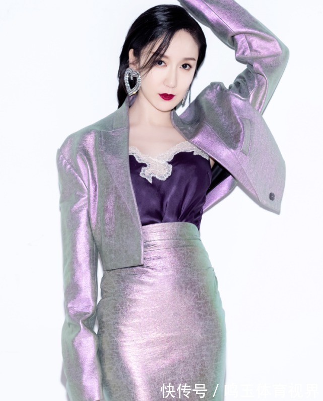 娄艺潇|“胡一菲”裙子是史上最紧的吧?本以为驾驭不了,不料穿出漫画腰