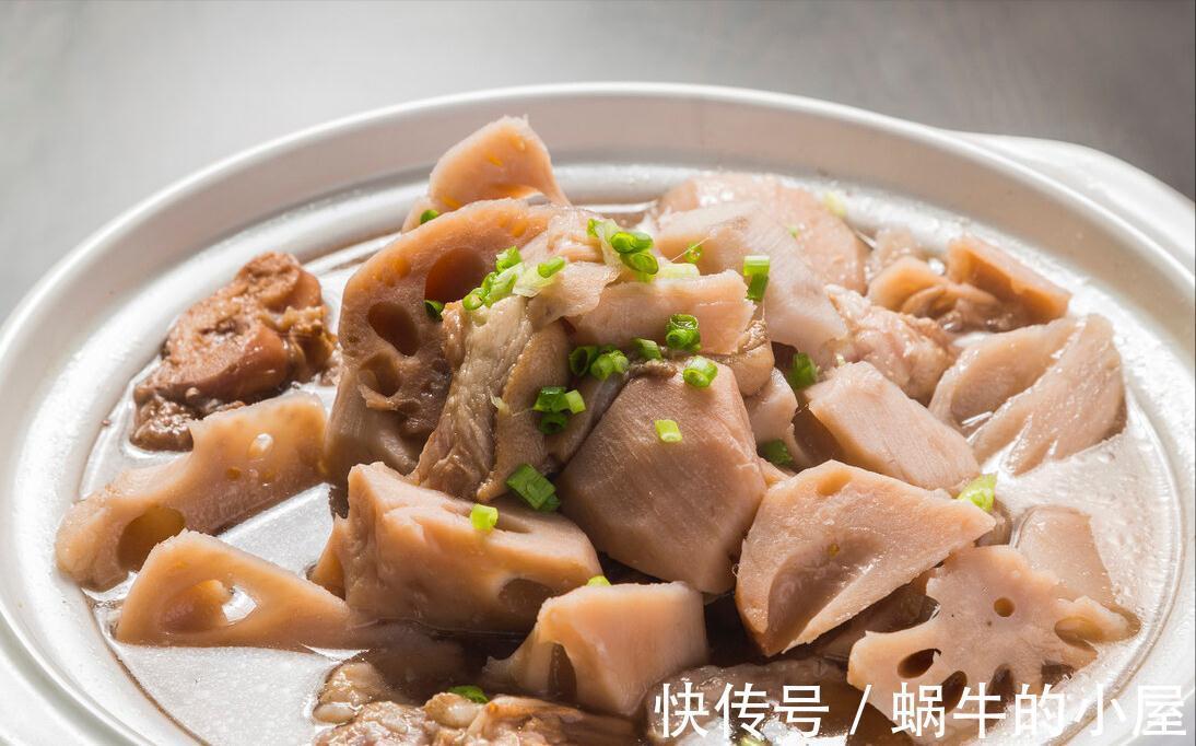 买莲藕时,挑“7孔藕”还是“9孔藕”?挖藕师傅:挑错口感差很多