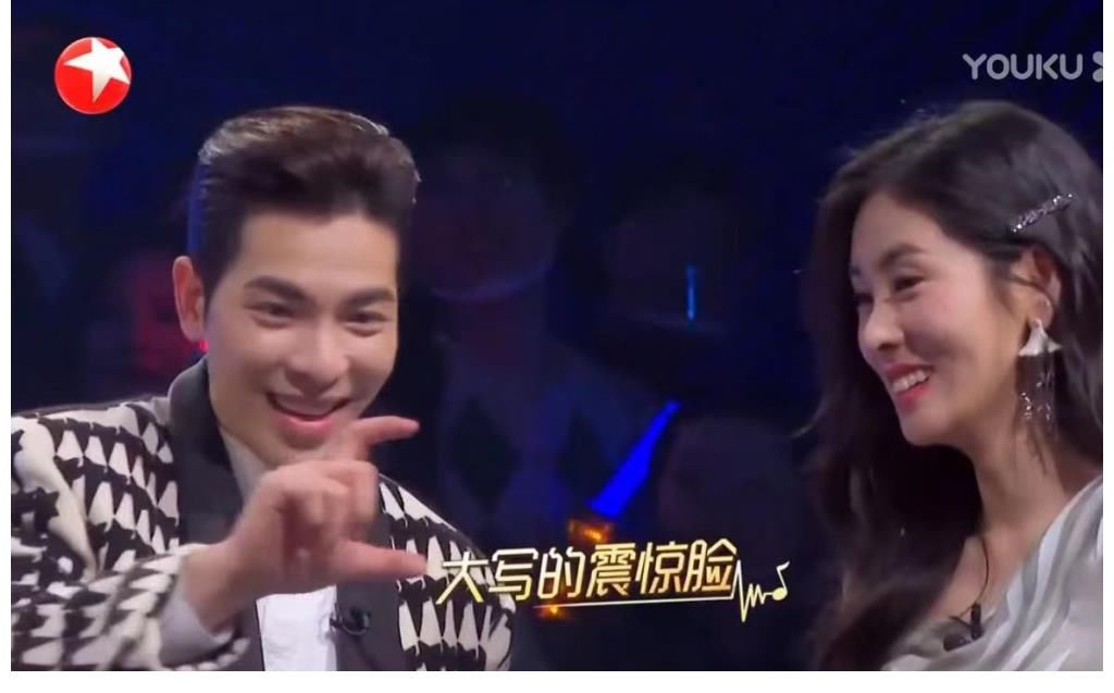 戴佩妮穿恨天高表演,薛之谦调侃她踩高跷,喊话拿出鞋垫让他闭嘴