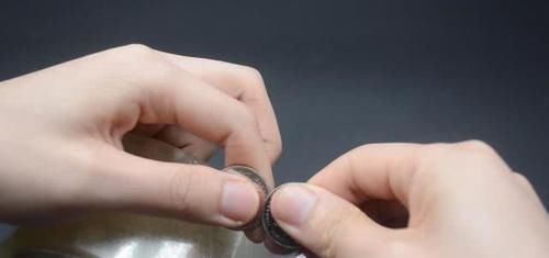 出门时口袋里记得放2枚硬币,作用太厉害了,解决了很多人的困扰