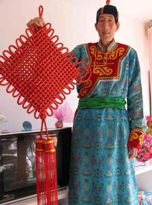 篮球|2米36巨人鲍喜顺,不听医生劝阻执意生下一子,如今儿子怎么样