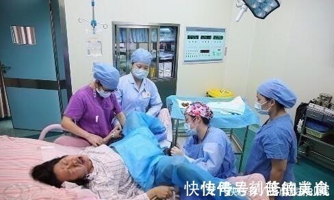 医生|产妇在进产房前,偷偷塞给医生一张“小纸条”,让其他宝妈泪流