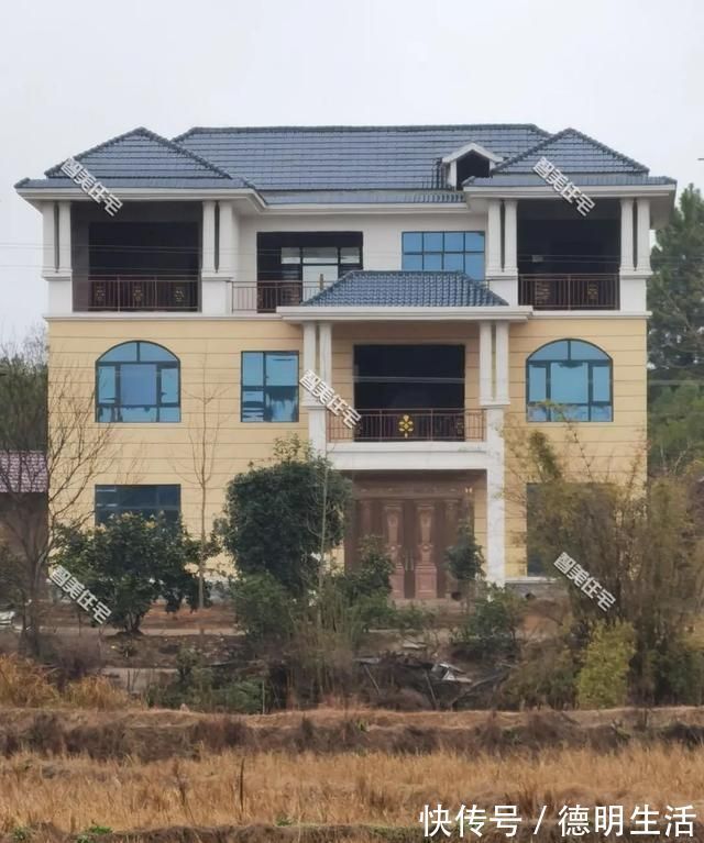 完工|50万在老家盖一栋复式别墅，这款户型客厅敞亮，完工效果奇好！