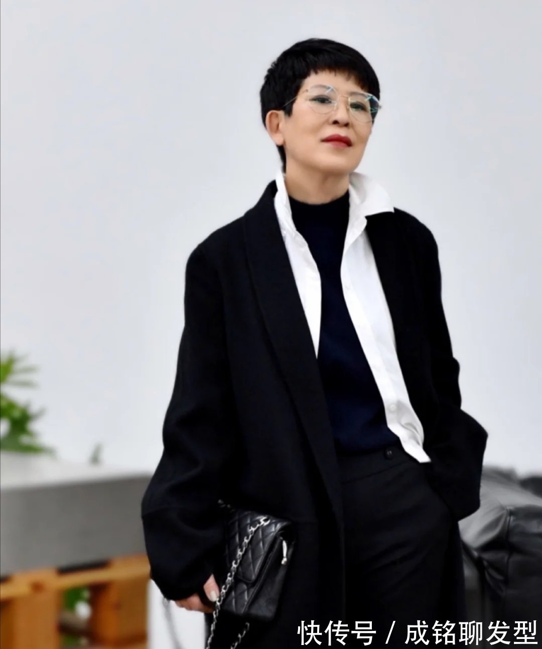 穿搭 五六十岁的女人这样穿最有品味,真实自然不装嫩,端庄大气显年轻