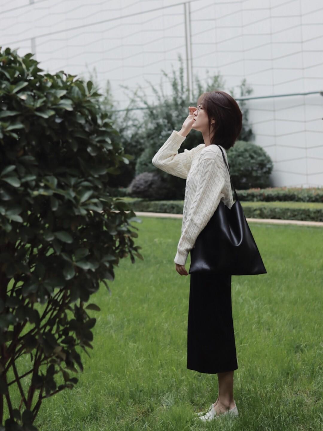 半身裙|女人会穿毛衣才优雅,教你选对款式,轻松展现熟龄气质