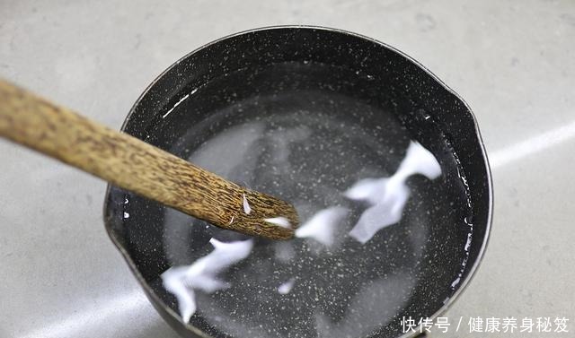 不用发酵就能烤的面包，暄软又筋道，加这料麦香浓郁，早餐吃不够