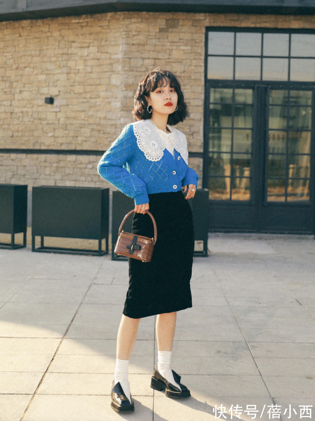 搭配|今年建议多穿“毛衣”，搭配半身裙、牛仔裤，“上宽下窄”真时髦