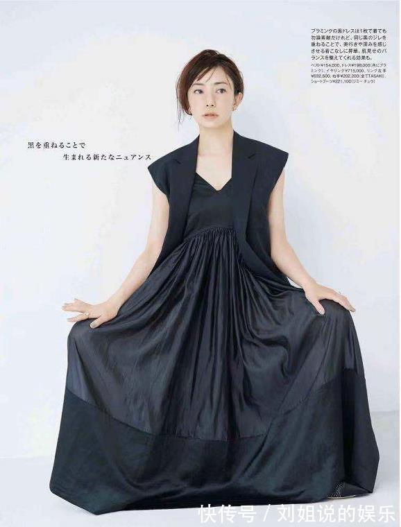 中年|简单而又高级的黑白搭配，中年女人的时尚并没有那么复杂
