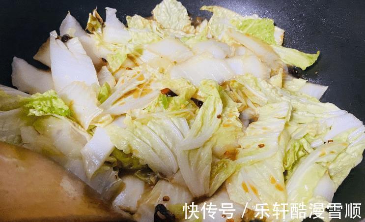 做醋溜白菜,除了会加醋,还要掌握4个技巧,脆嫩爽口下饭香