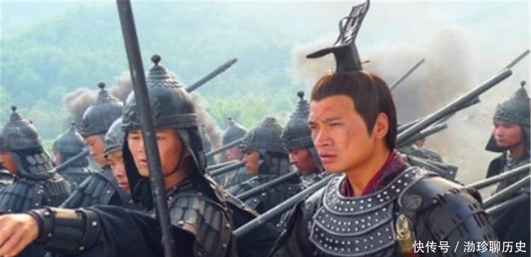 攻打|古代攻打城池时,为何总有士兵愿意第一个爬上云梯?