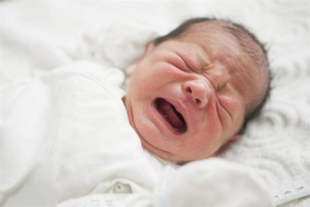 新生|宝宝出生宛若“外星人”丑哭宝妈,如今长开了变化很大,妈妈笑了