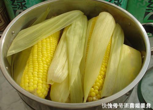 加盐|煮玉米的时候，不要只加盐，还要有“1味”，玉米煮出来又香又甜