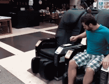 |搞笑GIF:单身久了 还有哪项秀恩爱的姿势不会