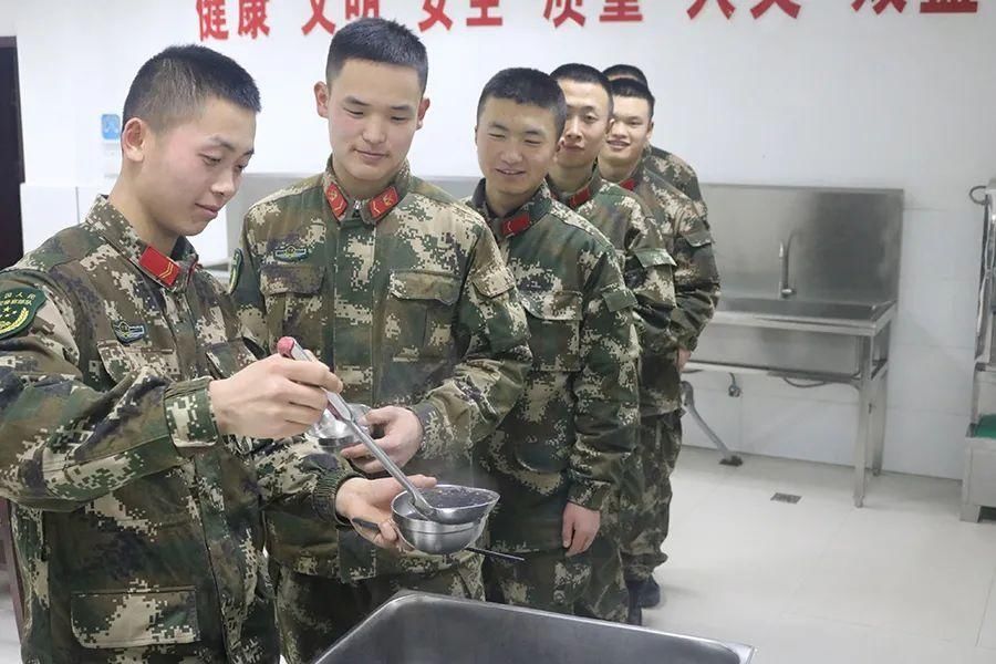腊八｜开饭了，快来尝尝军营好粥