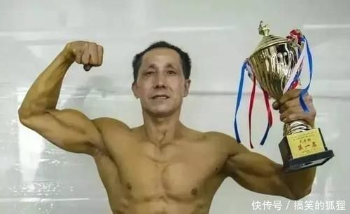 爆棚|58岁中国环卫工大叔健身20年，肌肉爆棚谁说健身是有钱人的爱好