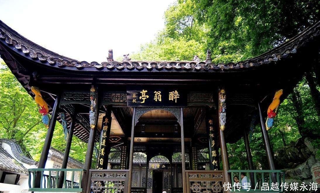 散文|这一年到底发生了什么事?两篇最伟大的散文,几乎同时横空出世