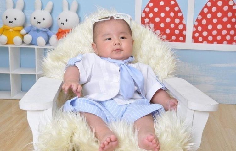 好好学习|家长的3种行为，影响宝宝脊柱发育，长大可能“矮”人一截