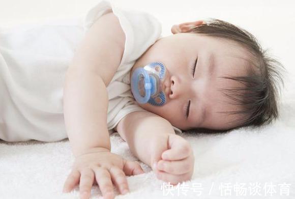 四肢|从孩子睡觉姿势，能看出其性格？第三种可能是在暗示他缺安全感了