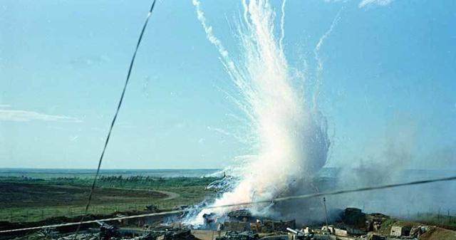 布防|20万美金到账 少将参谋长连夜携布防图投敌 三天后被卡车撞飞!