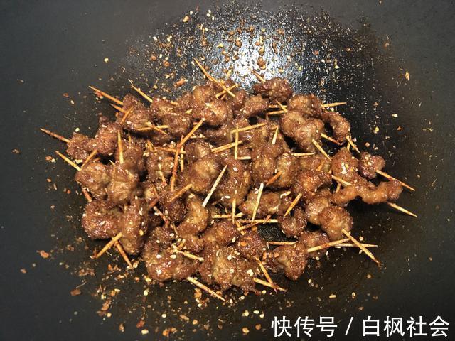 纹理|牛肉别再卤着吃了，试试这种做法，既是硬菜也是零食，年夜饭必点