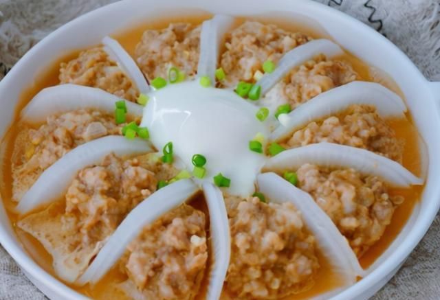  冬天|冬天偷懒不炒菜，这道蒸菜营养不上火，油少更健康，香喷喷超好吃