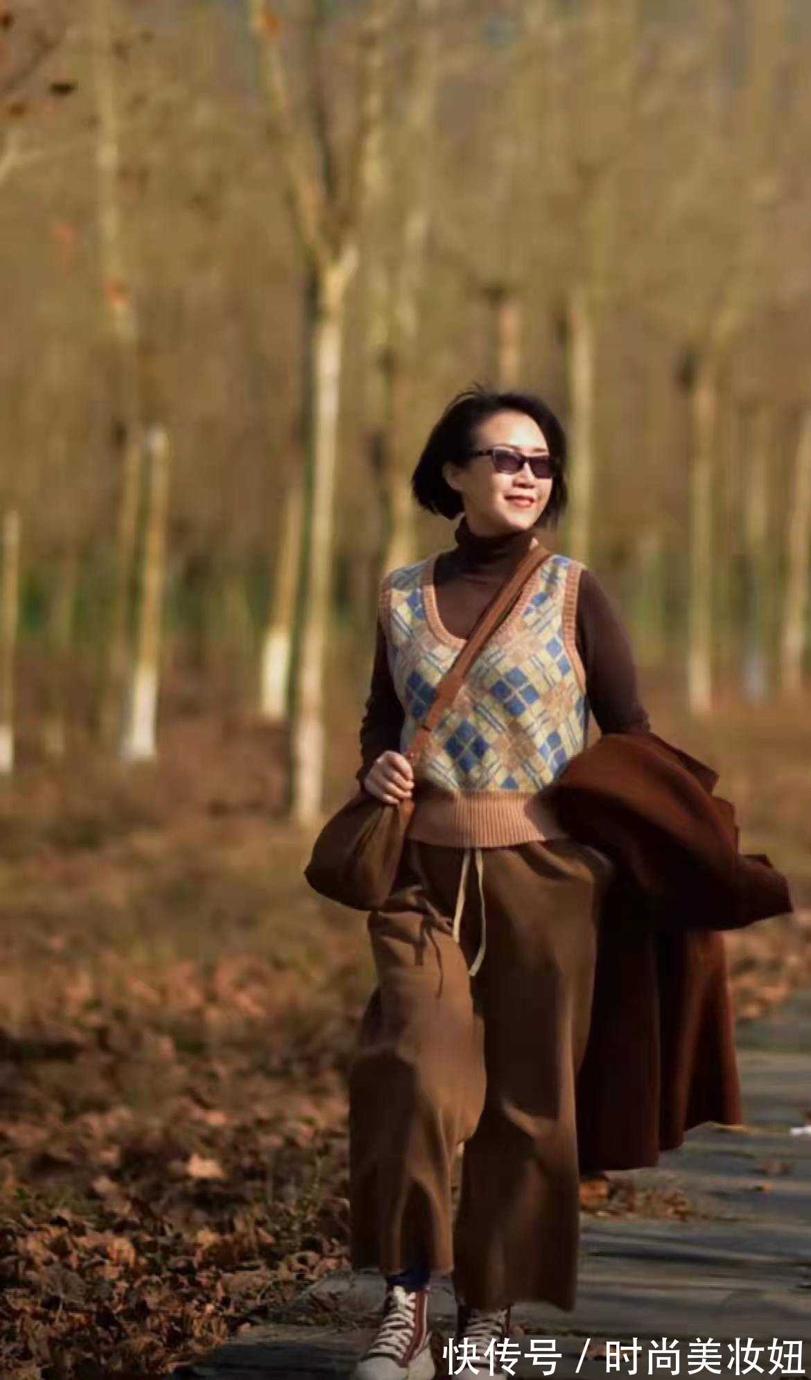 毛衣 这才是“退休女性”该有的穿搭,洋气减龄又时髦,气质高雅