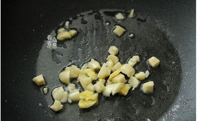 夏天家人最馋的菜，炒一炒就能上桌，开胃又下饭，三天不吃馋得慌