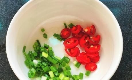 白灼八爪鱼为啥咬不动？海边渔民指出做错的步骤，原来这做法才对