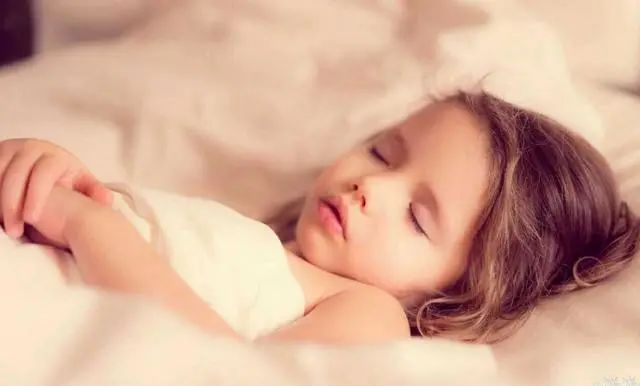 六一节快乐：宝宝一睡着，就萌翻了