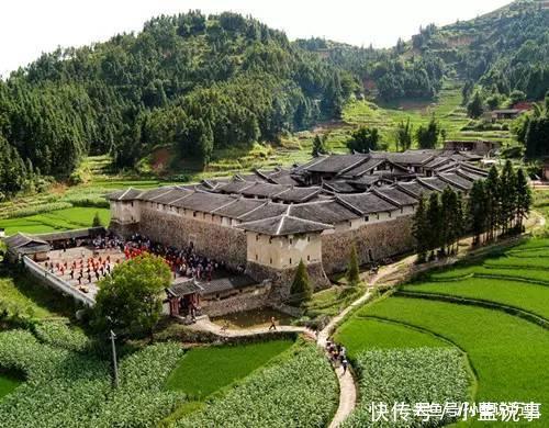 福建深山藏一神秘城堡，漂浮沼泽上百年，无人居住却不见蜘蛛网