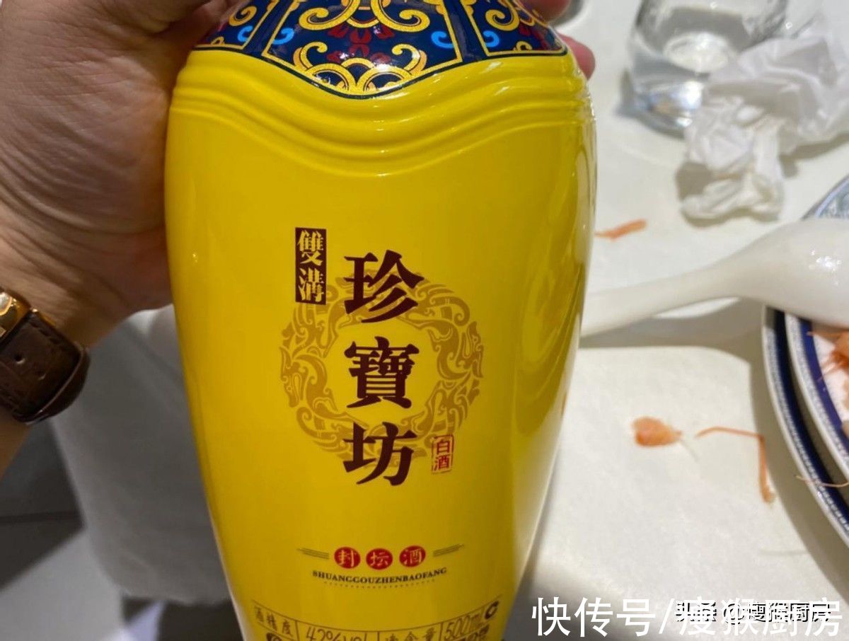 香精|加了“香精”的白酒怎么辨别？行家：教你2招，一眼就能看出来