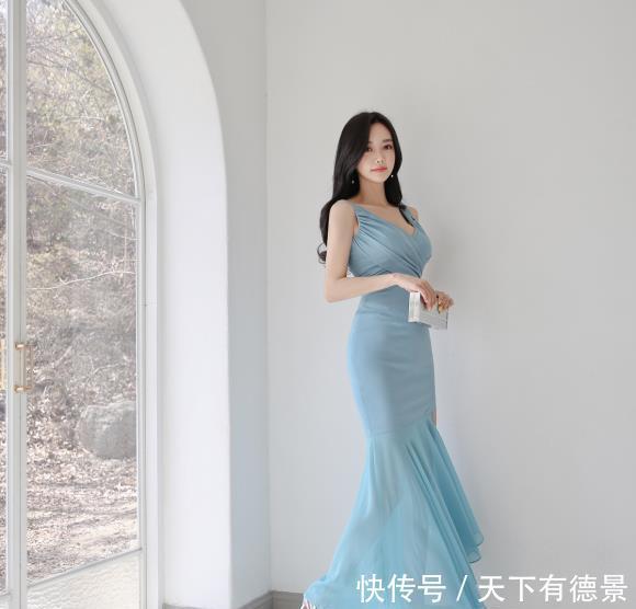 时尚穿搭孙允珠:蔚蓝海洋圣托里尼百褶连衣裙