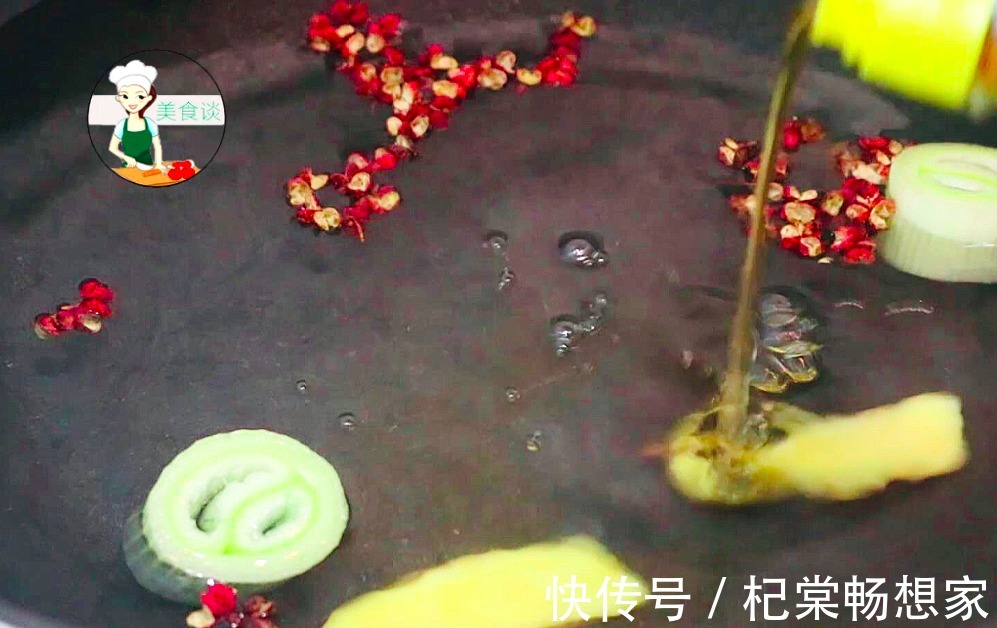 鲜虾|煮白灼虾时，沸水下锅就错了，大厨教你一招，虾肉鲜嫩多汁又不腥