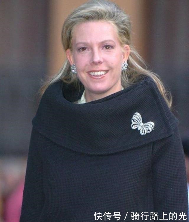 玛格丽塔 王室珠宝听说,钻石蝴蝶结胸针和珍珠更配哦