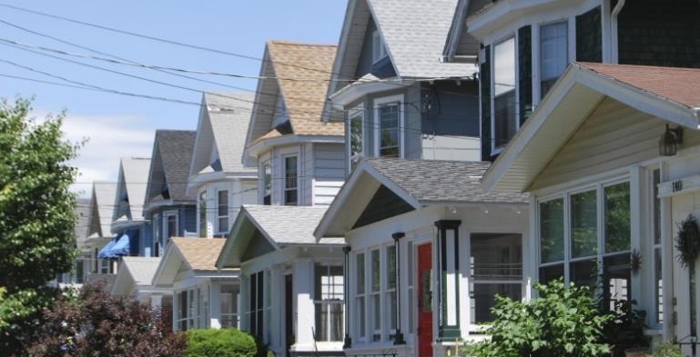 小城市|房子买来25年不住、不租、也不卖,到底图啥看完明白了