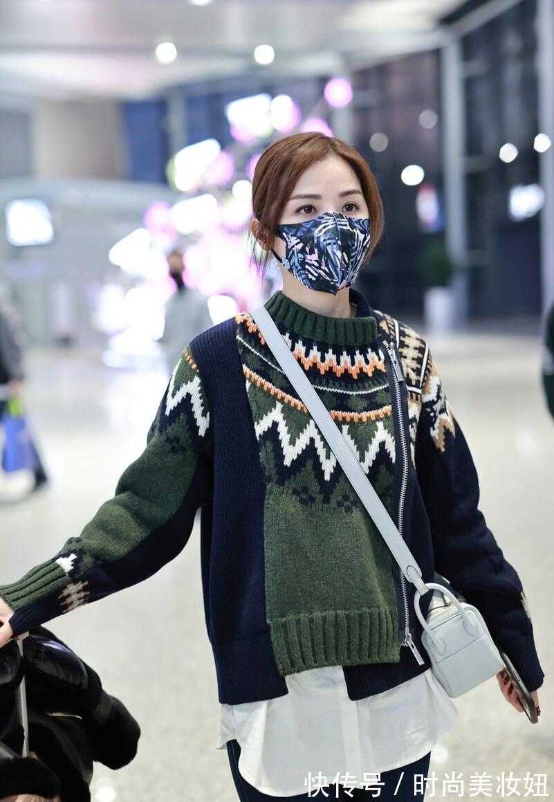 衬衫 阿Sa眼光果然很好,拼色毛衣叠穿衬衫减龄洋气,少女气质不减