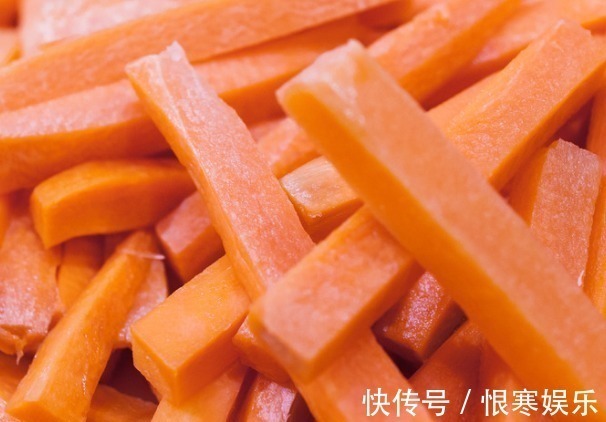 胡萝卜炒豌豆|胡萝卜和此物一起炒,淡化色斑皱纹,大肚子平了,视力也越来越好