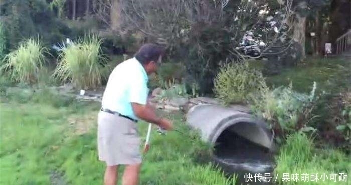 排水|大叔就近排水沟边钓鱼, 鱼是钓到了, 能吃不