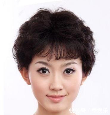 女士 适合40岁中年女人发型，中年圆脸女人发型图片