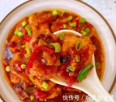 浇汁豆腐|香辣浇汁豆腐,外脆里嫩,酱香浓郁!