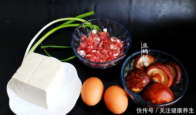 冷天,豆腐和鸡蛋一起蒸,简单又营养,孩子连吃2碗米饭