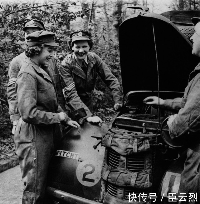 英国女王|曝珍贵图片，没有想到，英国女王伊丽莎白二世曾是一名救护车司机